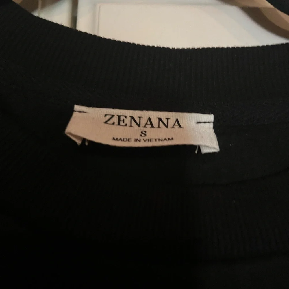 Zenana Outfitters Black Sweater with Gold Design   NWOT - Picture 4 of 7